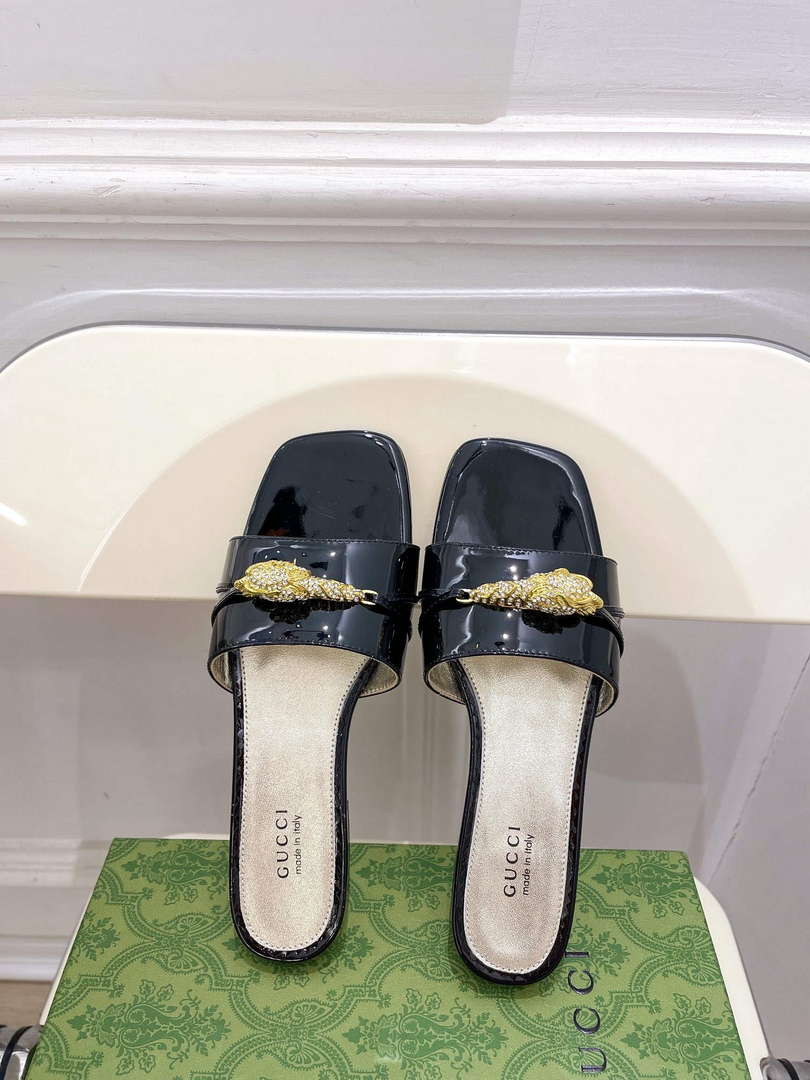 Gucci 750509 Women's Slide Sandal With Hardware G38283