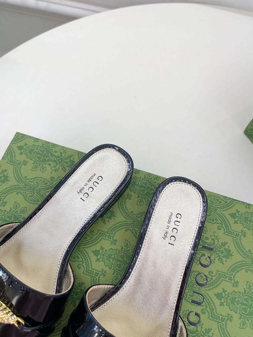 Gucci 750509 Women's Slide Sandal With Hardware G38283