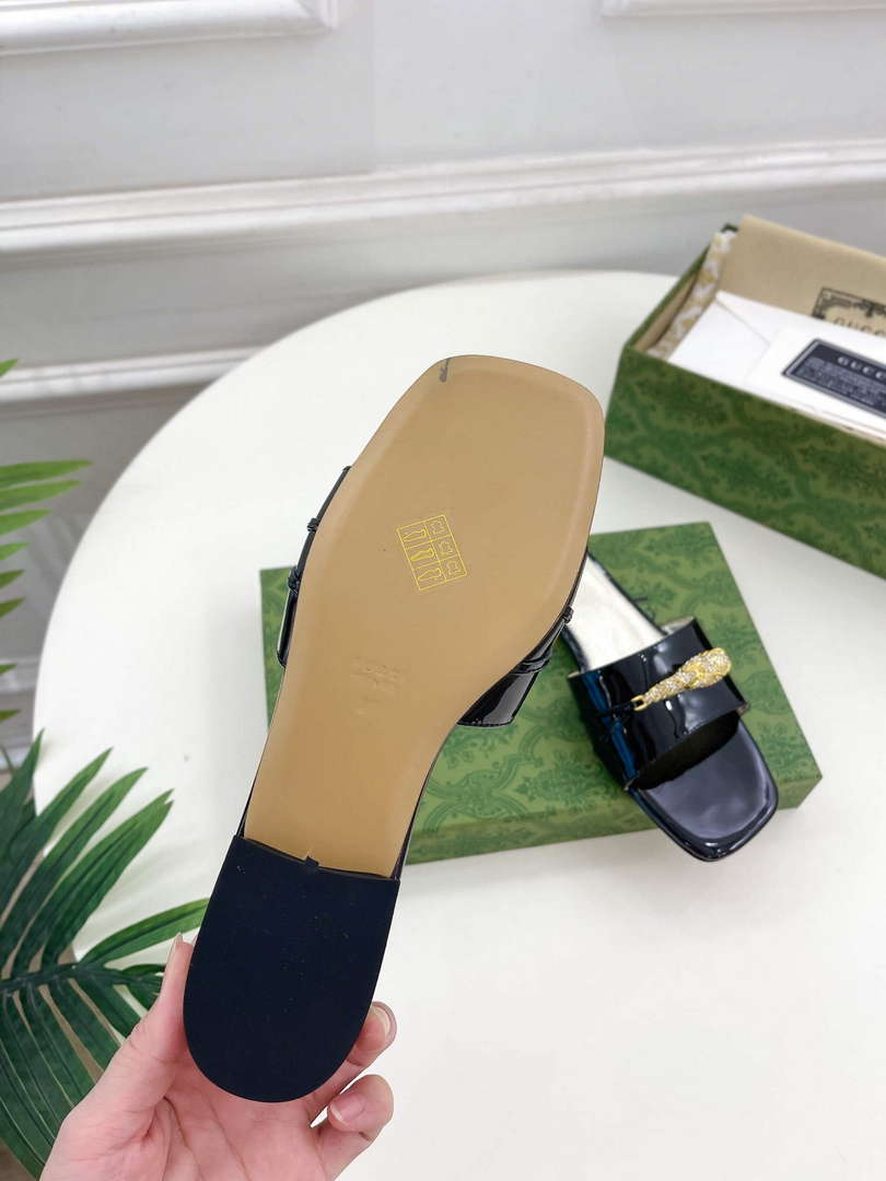 Gucci 750509 Women's Slide Sandal With Hardware G38283