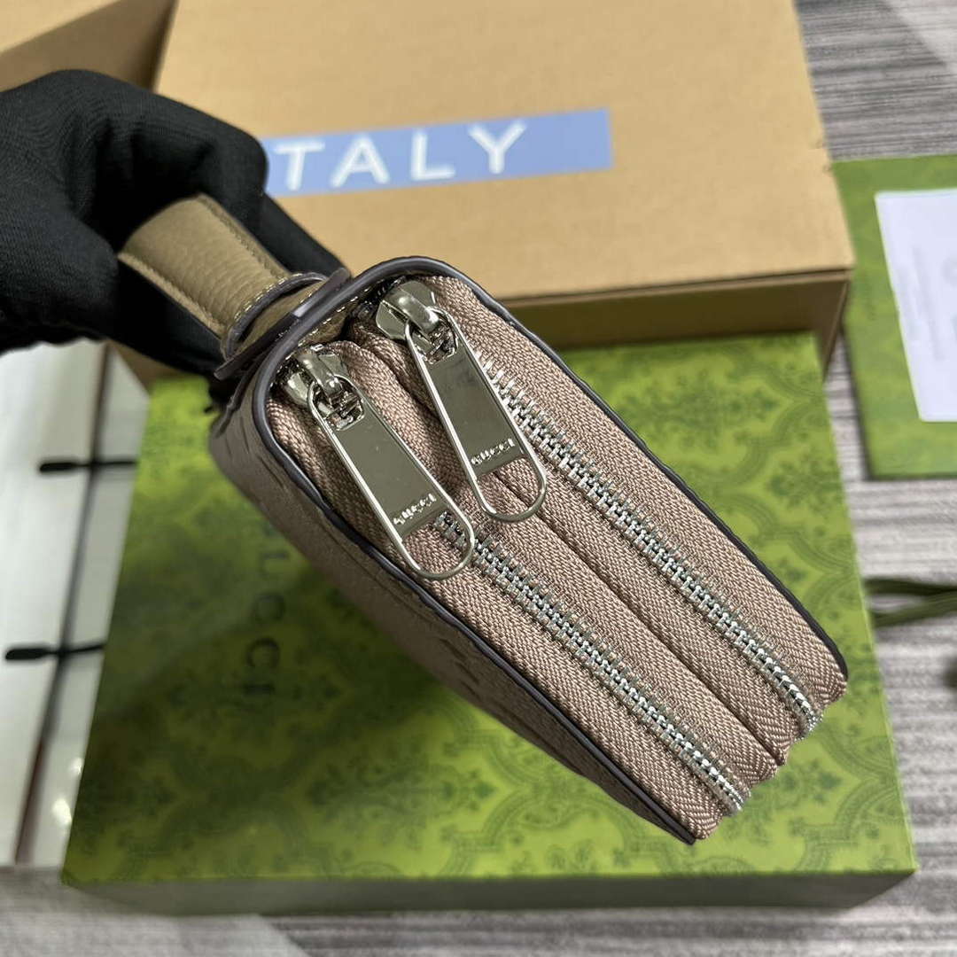 Gucci 751760 Jumbo GG Travel Document Case Grey