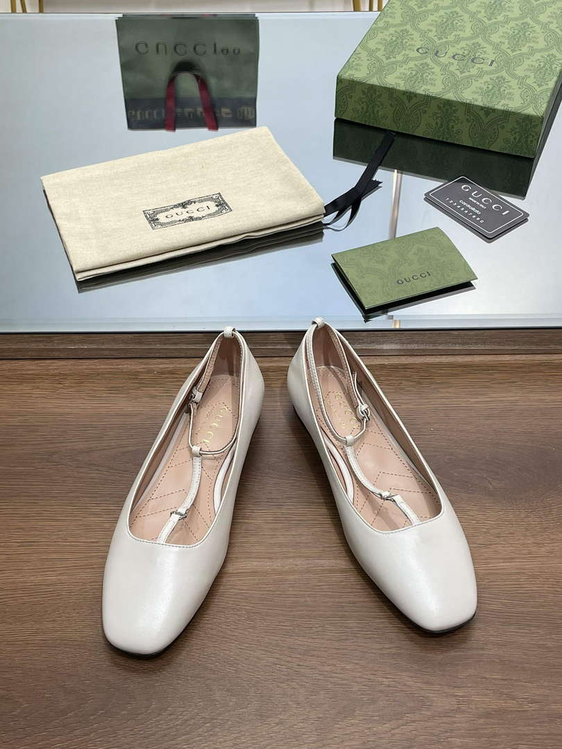 Gucci 754136 Women's Double G Ballet Flat G38268 - US 4=Euro 35 - View 1