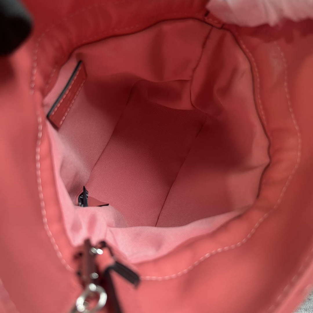 Gucci 760313 Gucci Blondie Mini Bucket Bag Pink