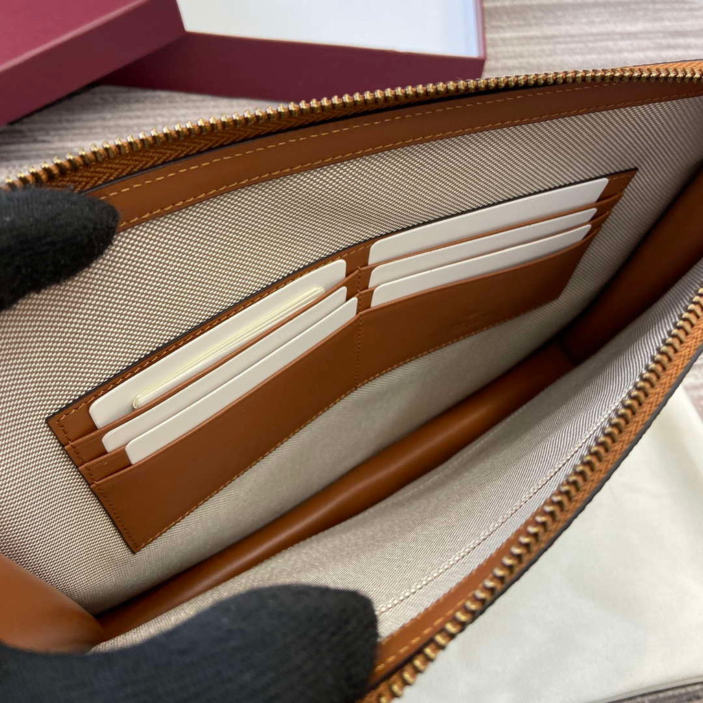 Gucci 768255 GG pouch with GG detail Beige