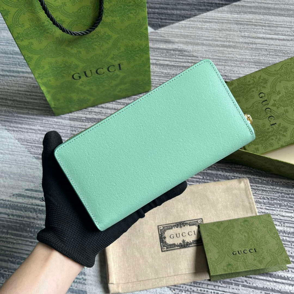 Gucci 772642 Zip Around Wallet With Gucci Script Pale green