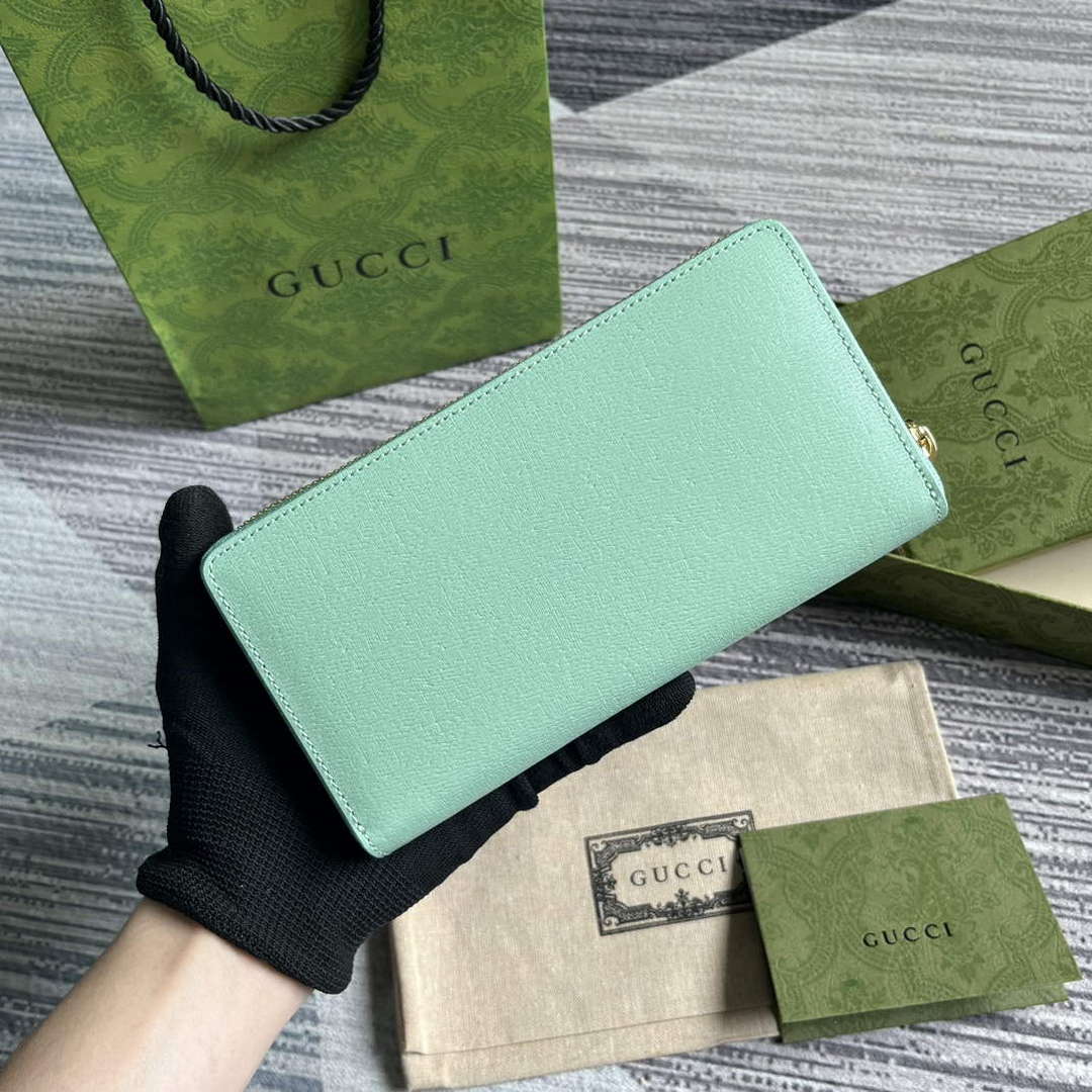 Gucci 772642 Zip Around Wallet With Gucci Script Pale green