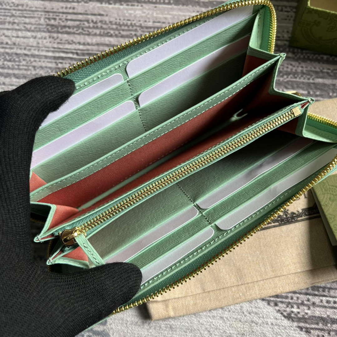 Gucci 772642 Zip Around Wallet With Gucci Script Pale green