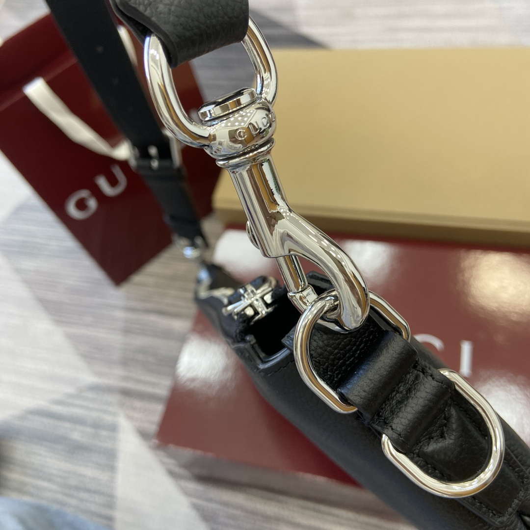 Gucci 801887 Gucci B Small Crossbody Bag Black