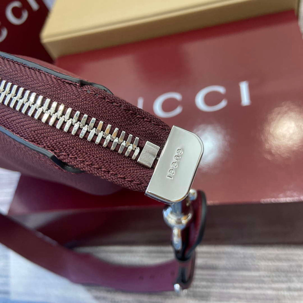 Gucci 801887 Gucci B Small Crossbody Bag Wine red