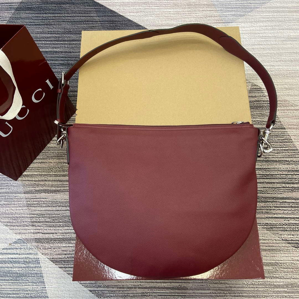 Gucci 801887 Gucci B Small Crossbody Bag Wine red
