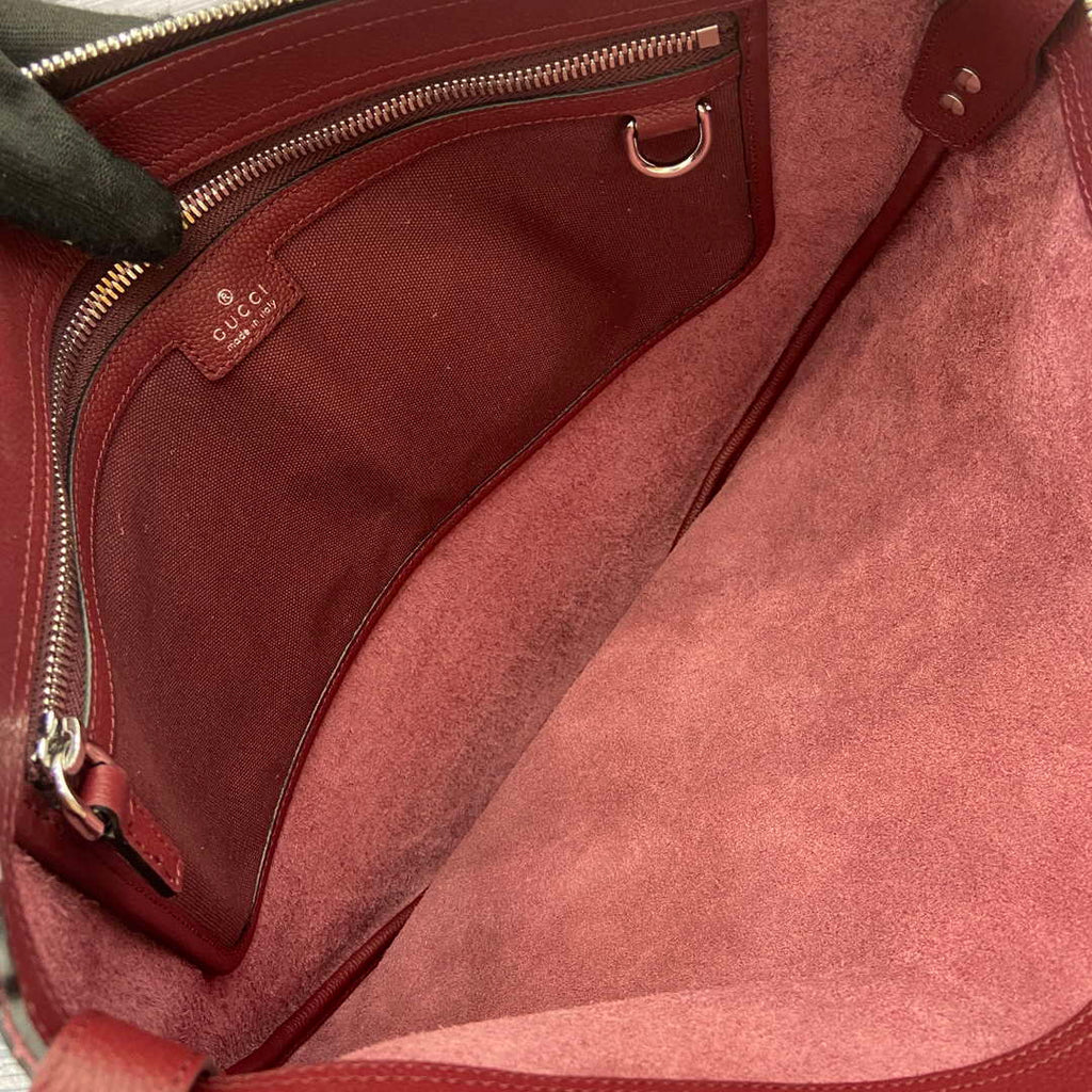 Gucci 801887 Gucci B Small Crossbody Bag Wine red