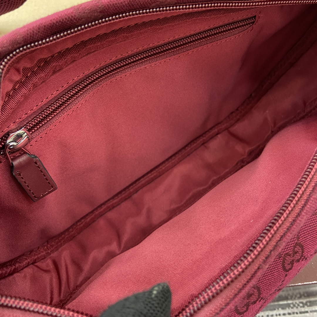 Gucci 802096 Small GG Crossbody Bag Red