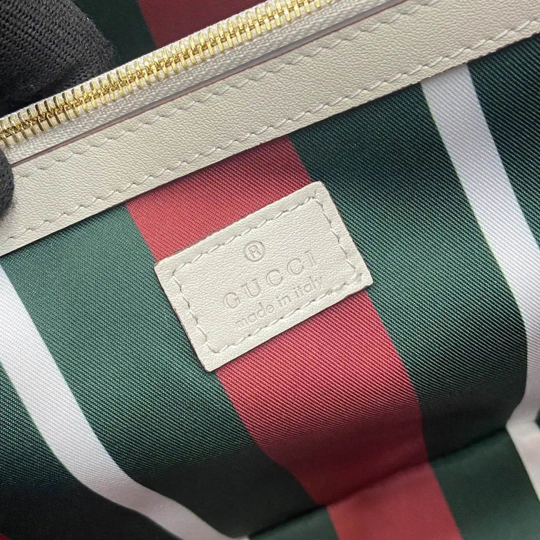 Gucci 815103 GG Emblem bucket bag Beige and White GG fabric