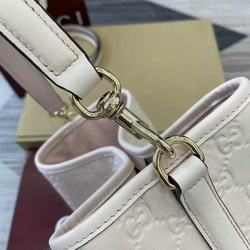 Gucci 815103 GG Emblem bucket bag Pink Leather