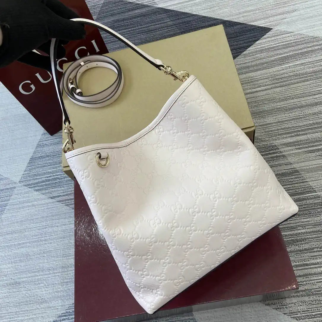 Gucci 815103 GG Emblem bucket bag Pink Leather