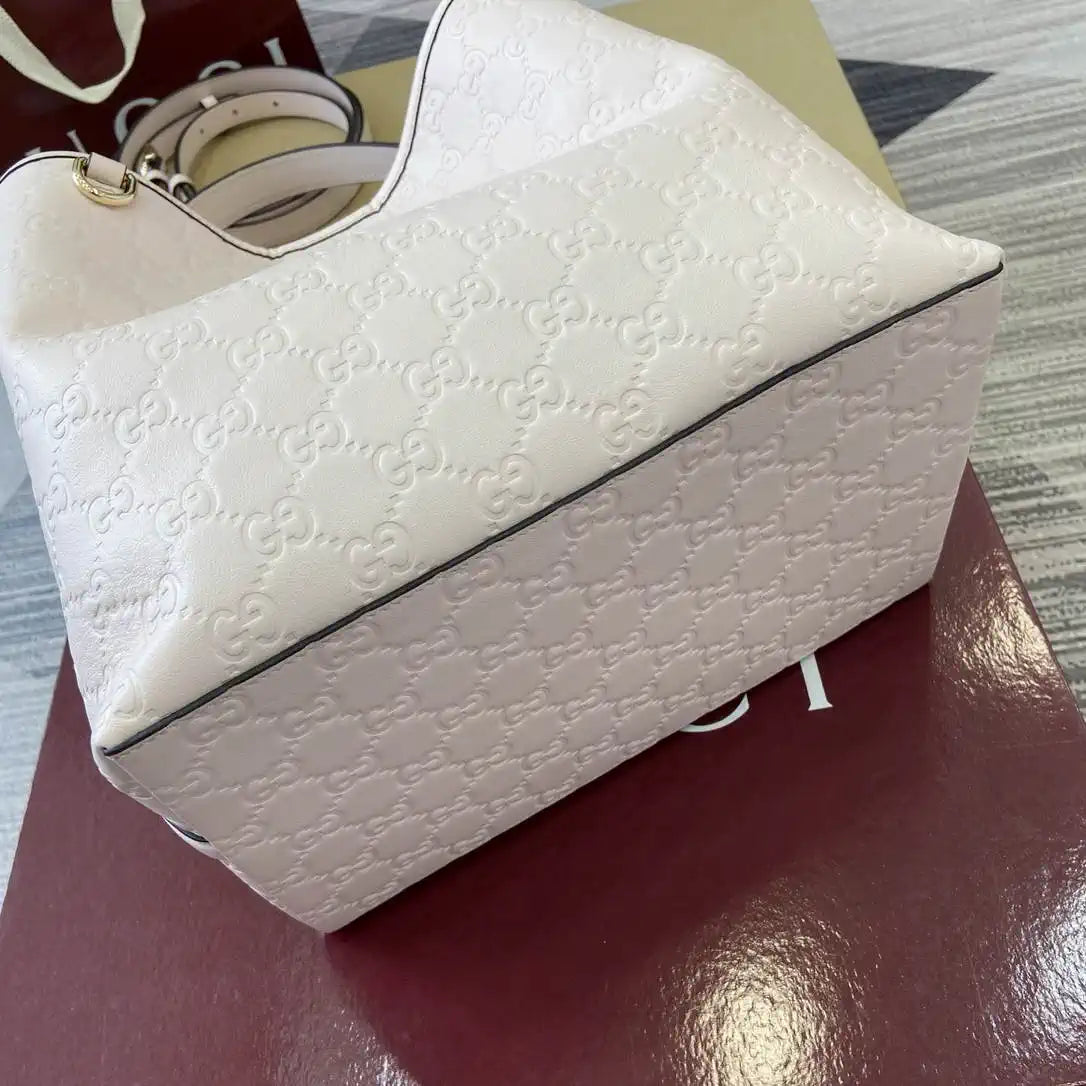 Gucci 815103 GG Emblem bucket bag Pink Leather