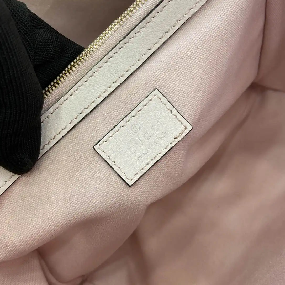 Gucci 815103 GG Emblem bucket bag Pink Leather