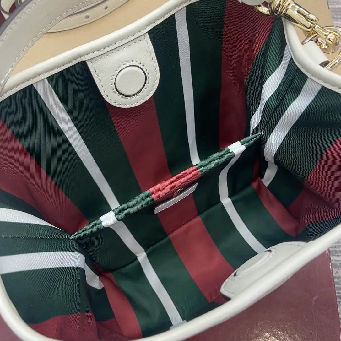 Gucci 815118 GG Emblem small bucket bag beige and white fabric