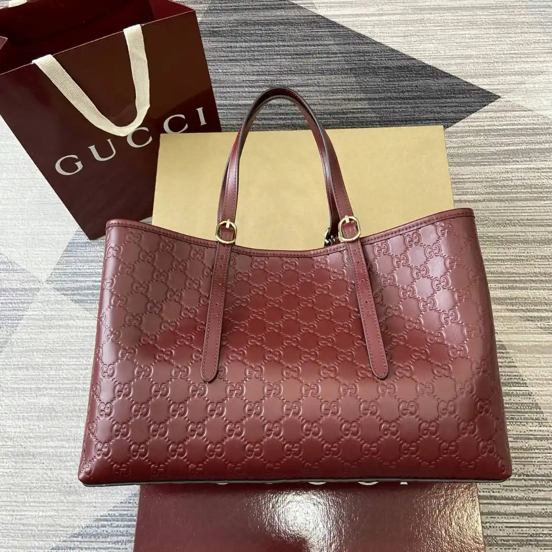 Gucci 815213 GG GG Emblem large tote bag Ancora red leather