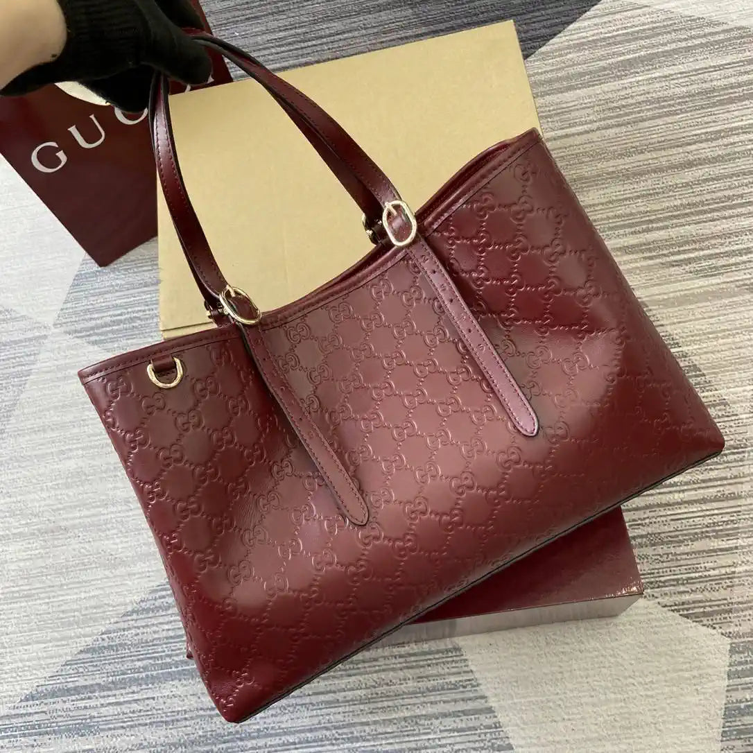Gucci 815213 GG GG Emblem large tote bag Ancora red leather