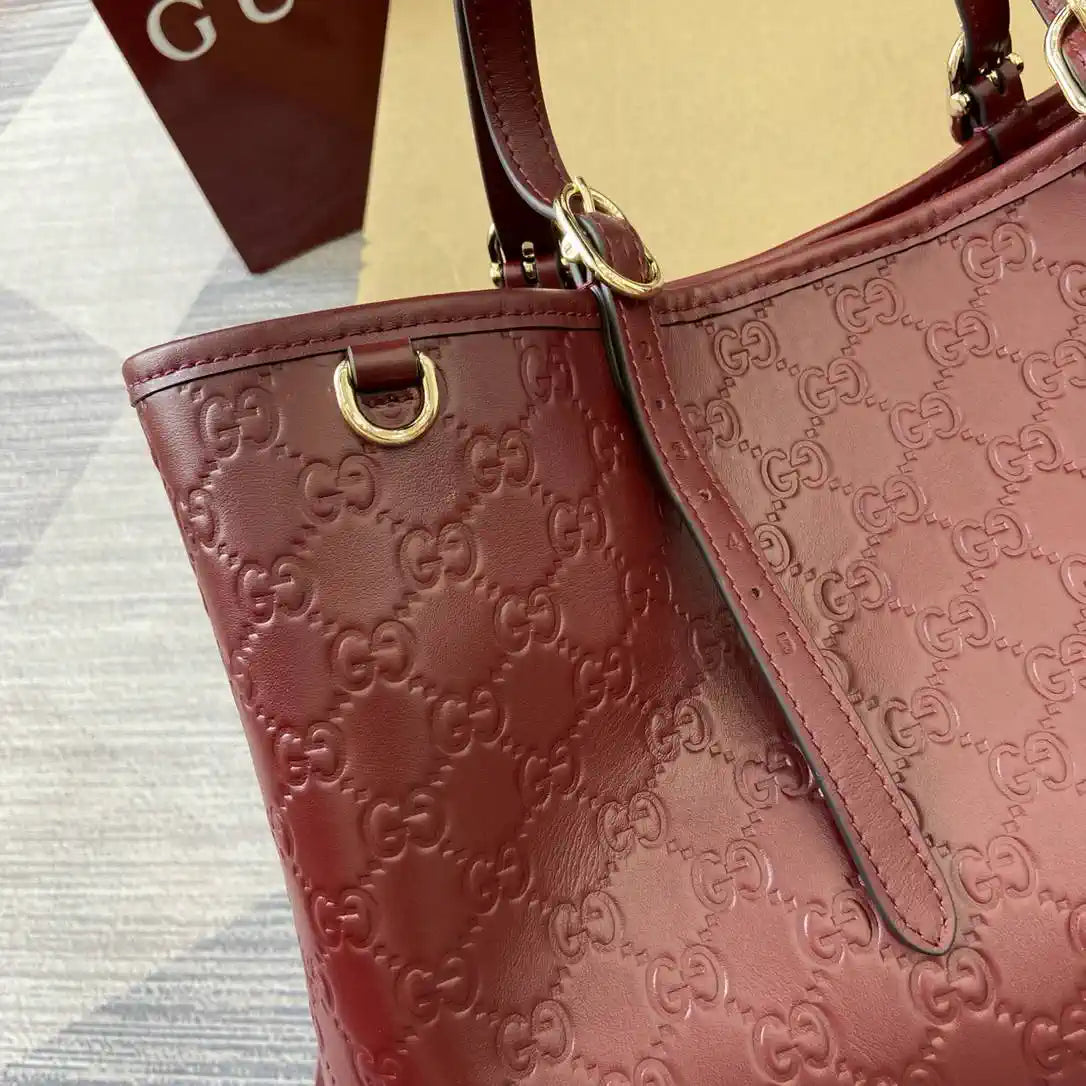 Gucci 815213 GG GG Emblem large tote bag Ancora red leather