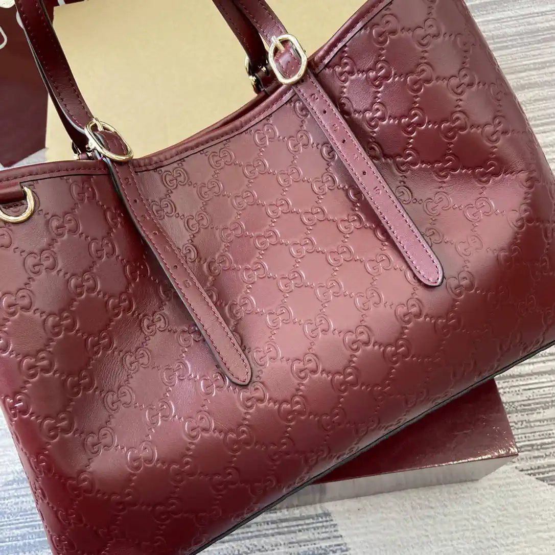 Gucci 815213 GG GG Emblem large tote bag Ancora red leather