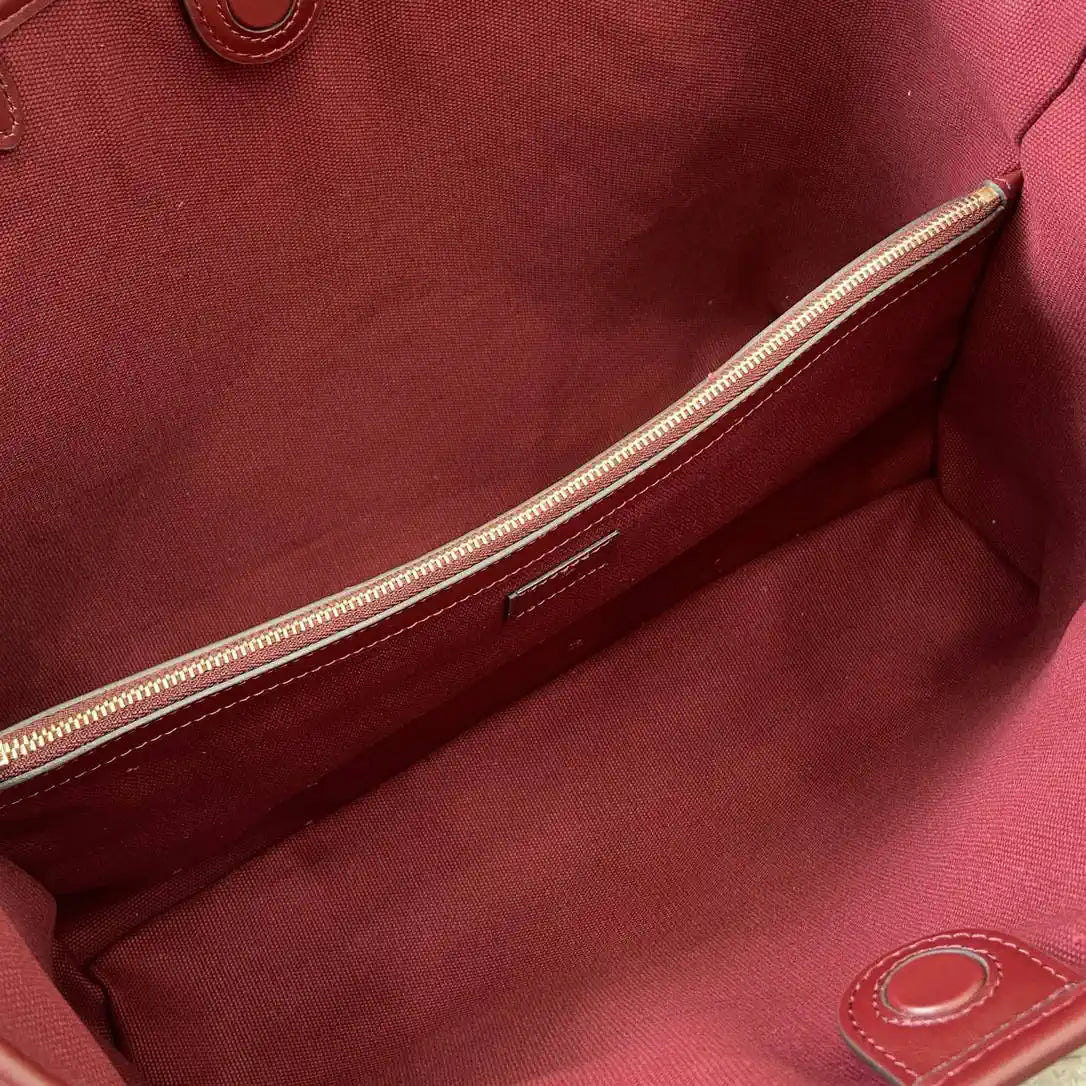 Gucci 815213 GG GG Emblem large tote bag Ancora red leather