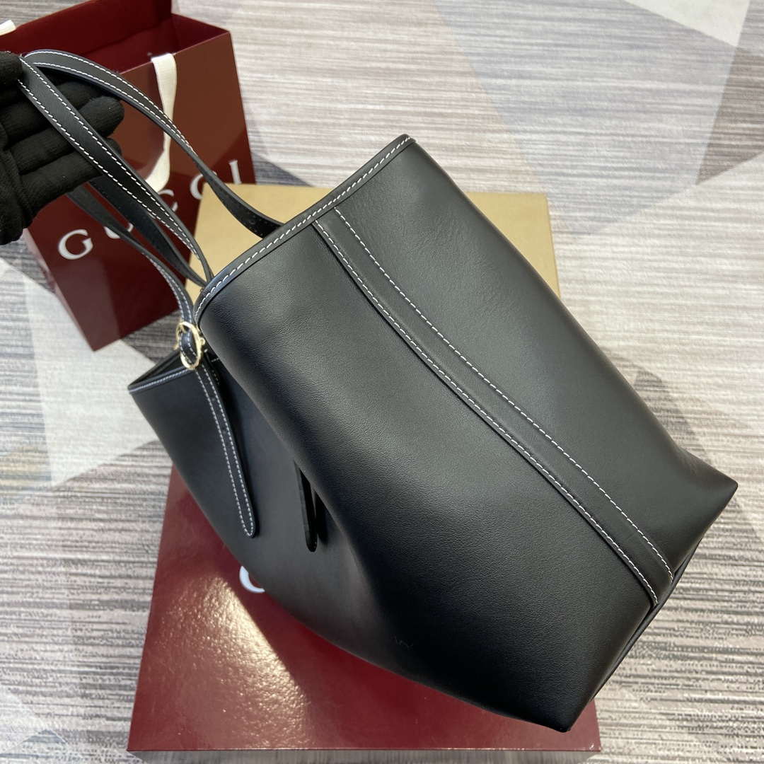 Gucci 815213 GG Emblem Large tote bag Black leather
