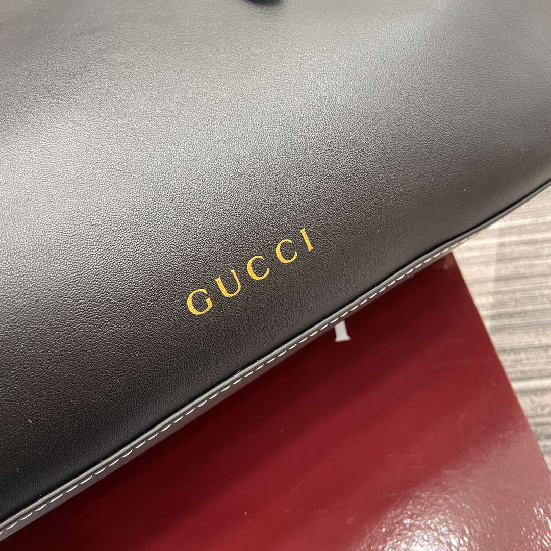 Gucci 815213 GG Emblem Large tote bag Black leather
