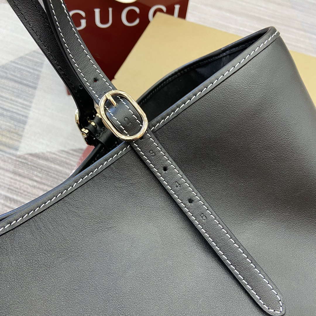 Gucci 815213 GG Emblem Large tote bag Black leather