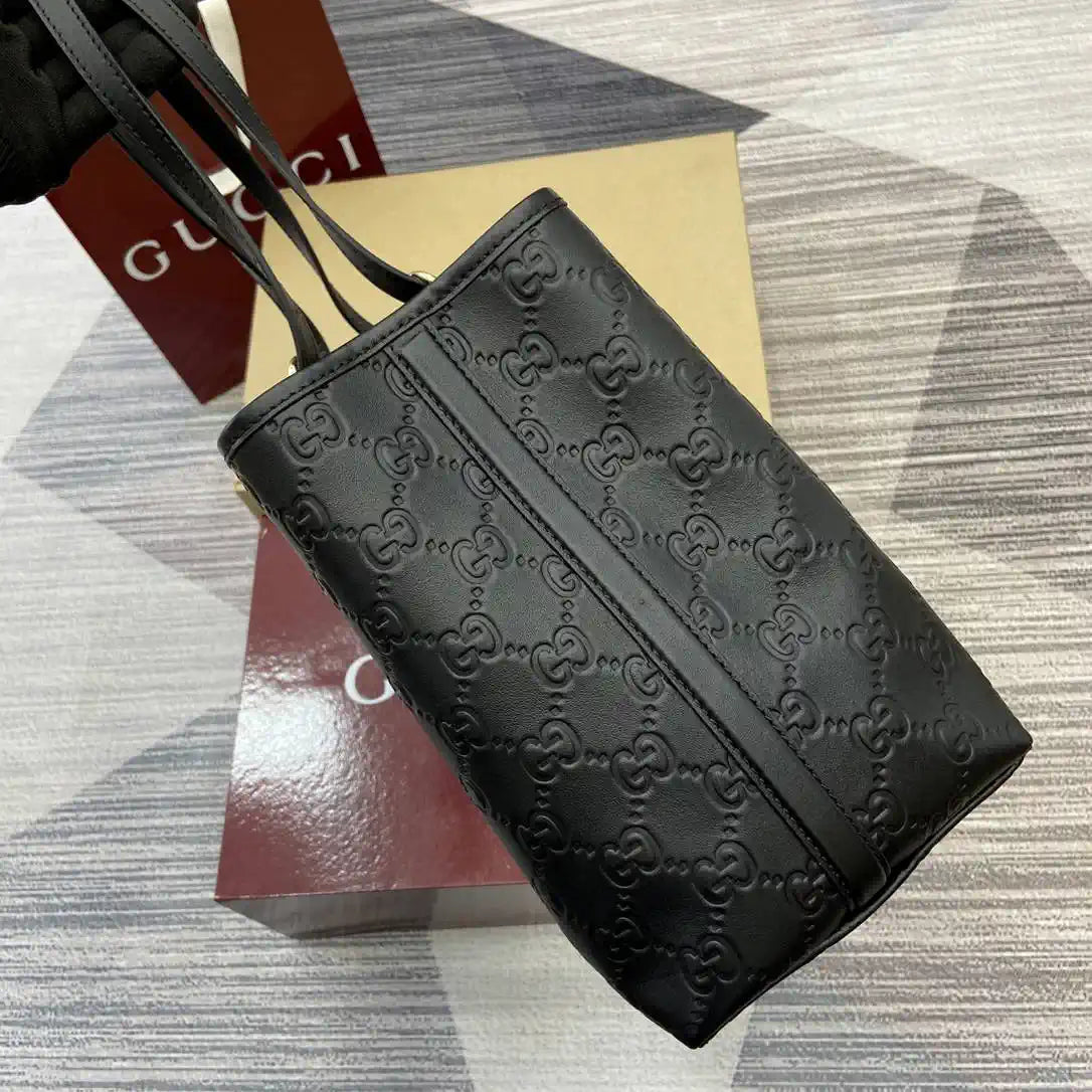 Gucci 815213 GG Emblem large tote bag Black leather