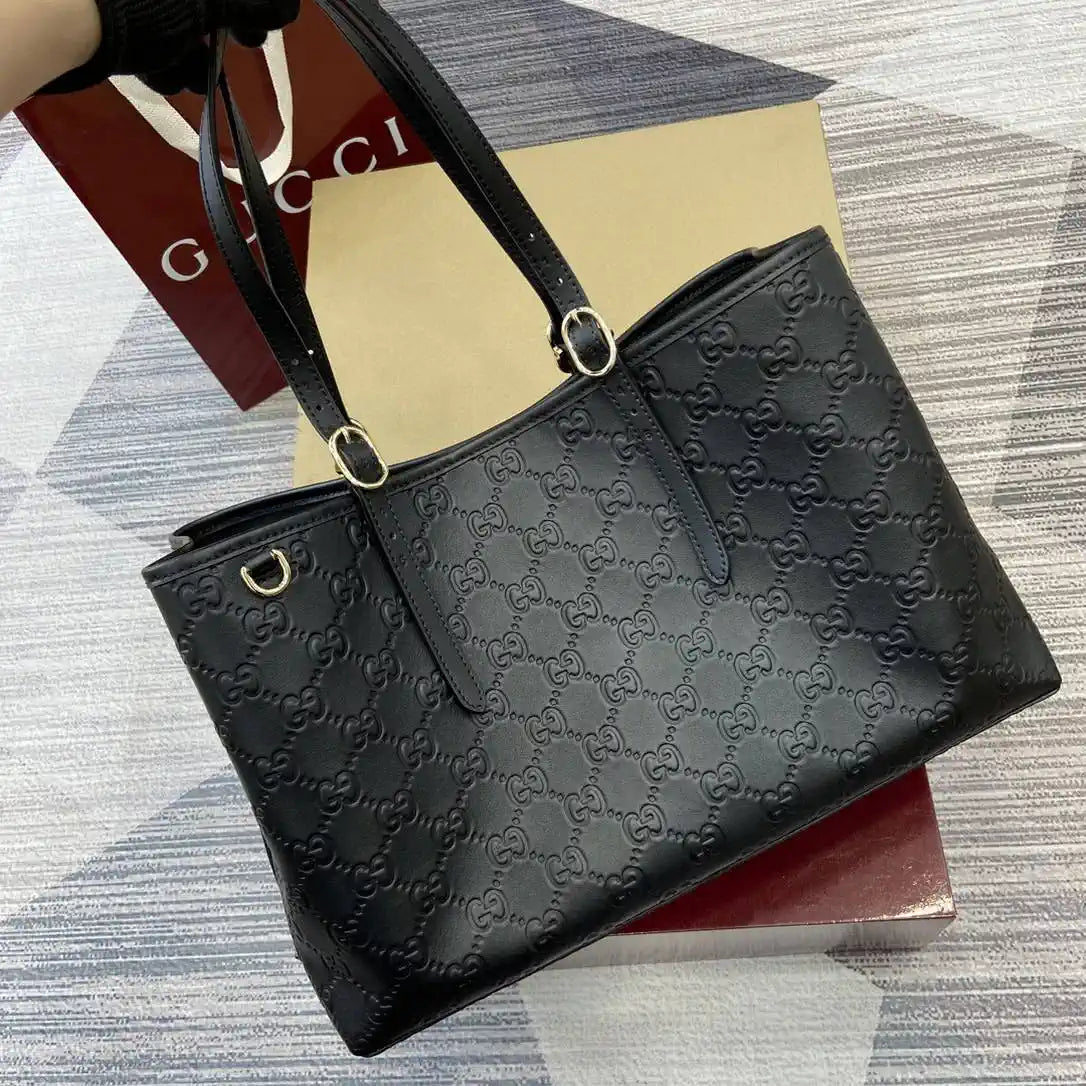Gucci 815213 GG Emblem large tote bag Black leather