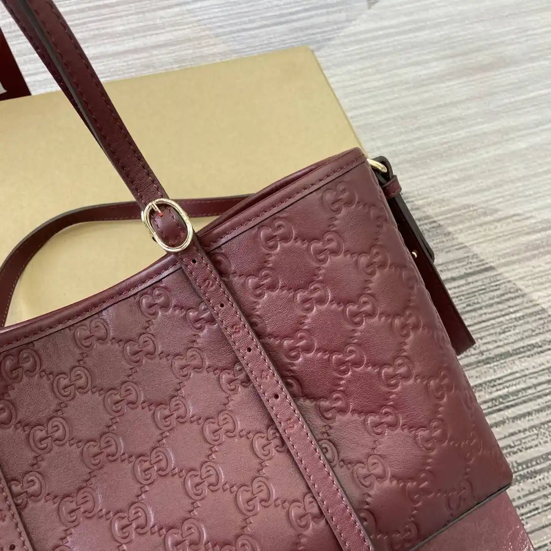 Gucci 815214 GG Emblem medium Tote Bag Red GG leather
