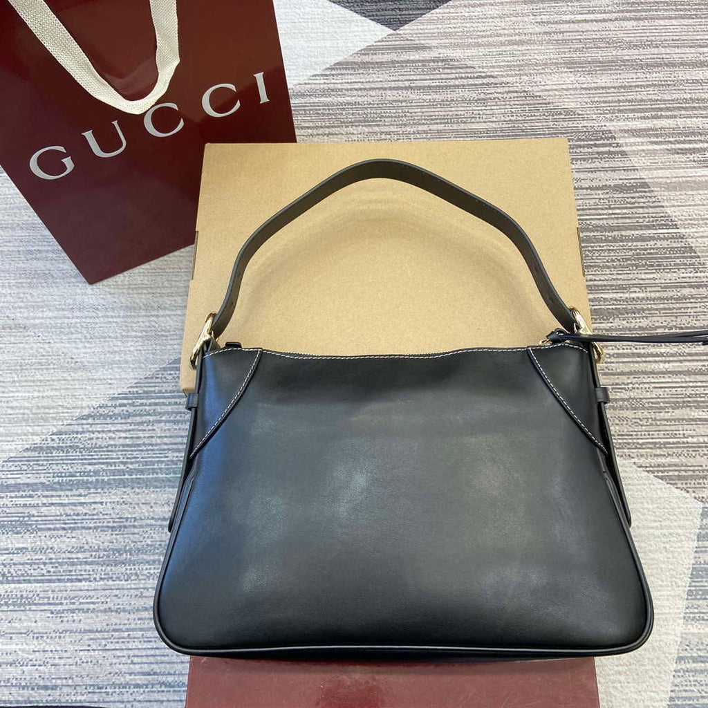Gucci 815216 GG Emblem medium shoulder bag Black