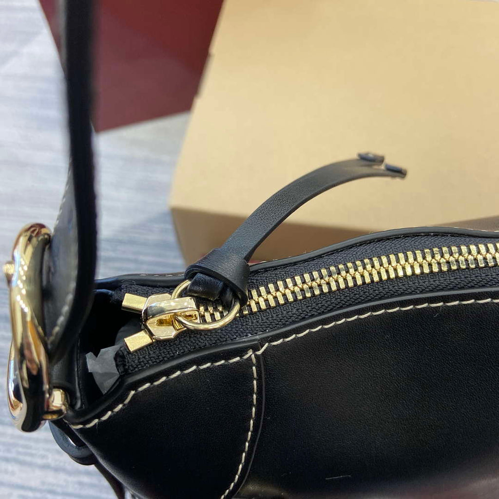Gucci 815216 GG Emblem medium shoulder bag Black