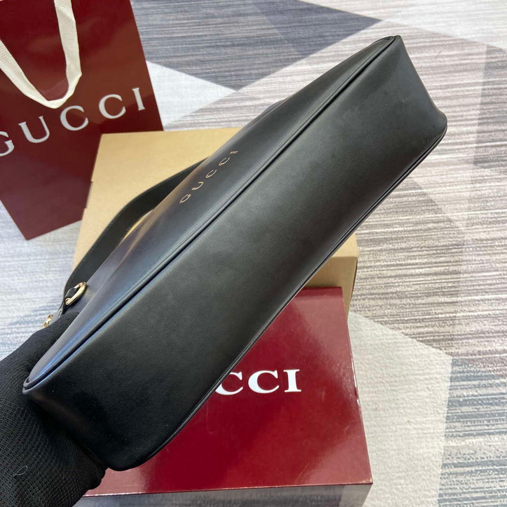 Gucci 815216 GG Emblem medium shoulder bag Black