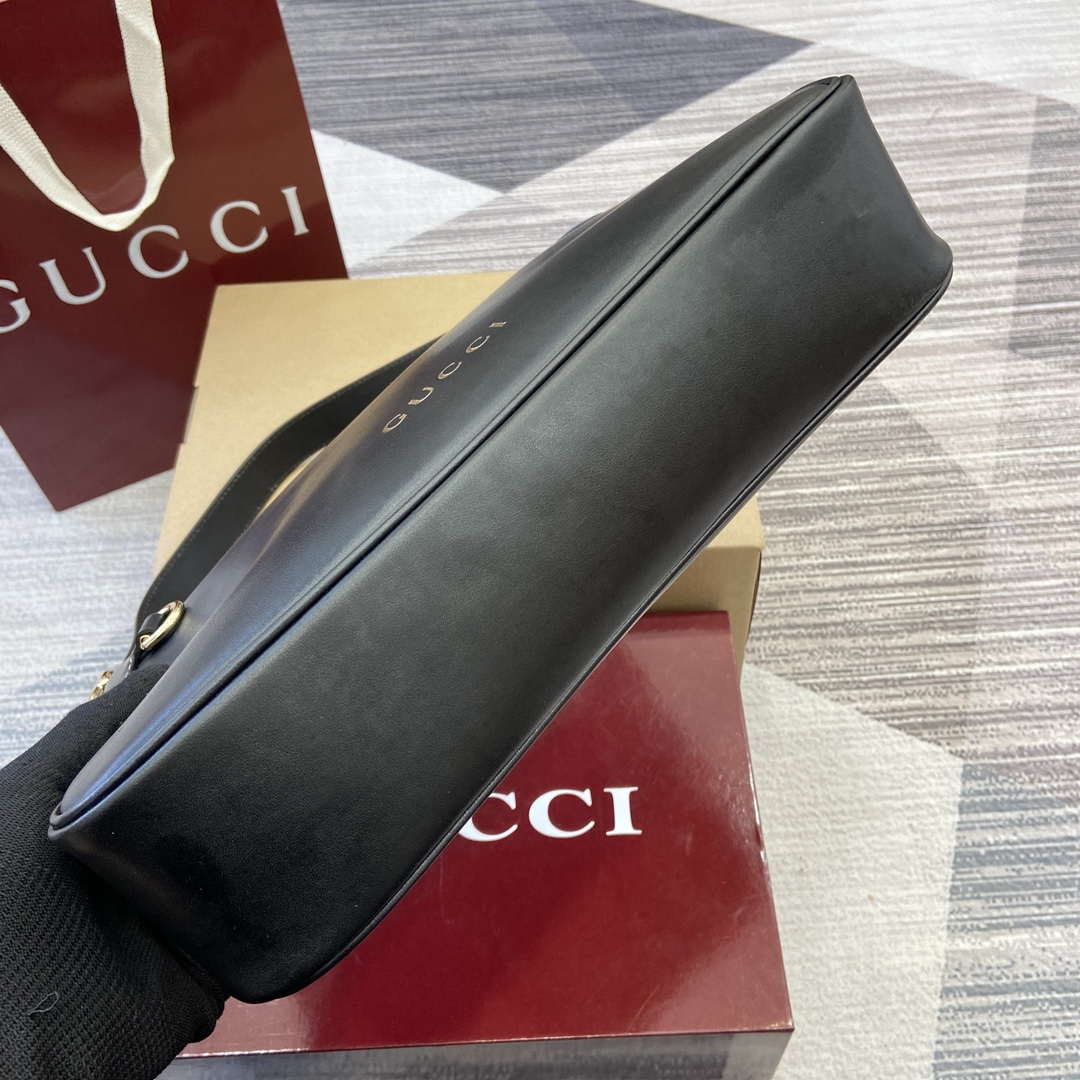 Gucci 815216 GG Emblem medium shoulder bag Black
