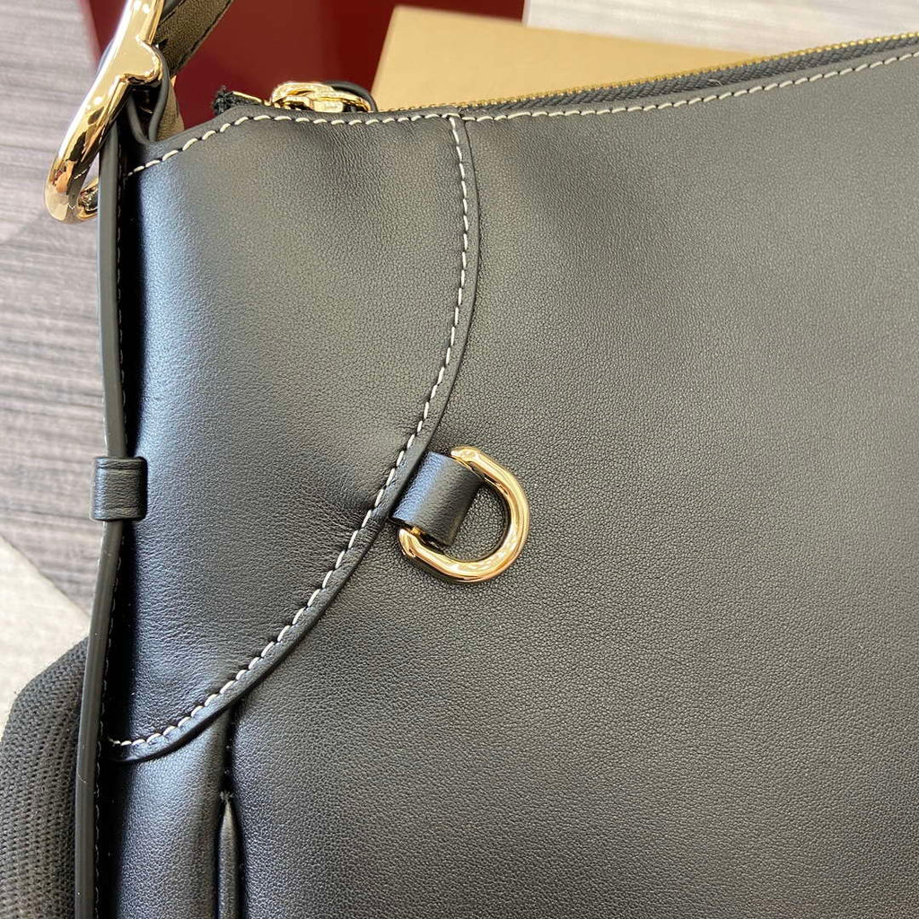 Gucci 815217 GG Emblem Large shoulder bag Black