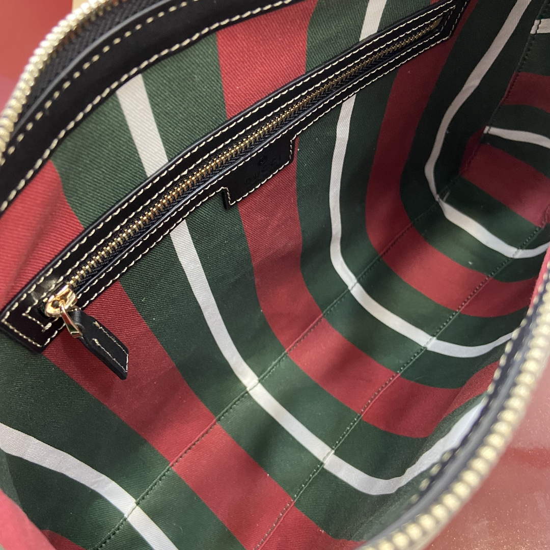 Gucci 815217 GG Emblem Medium Shoulder Bag Black