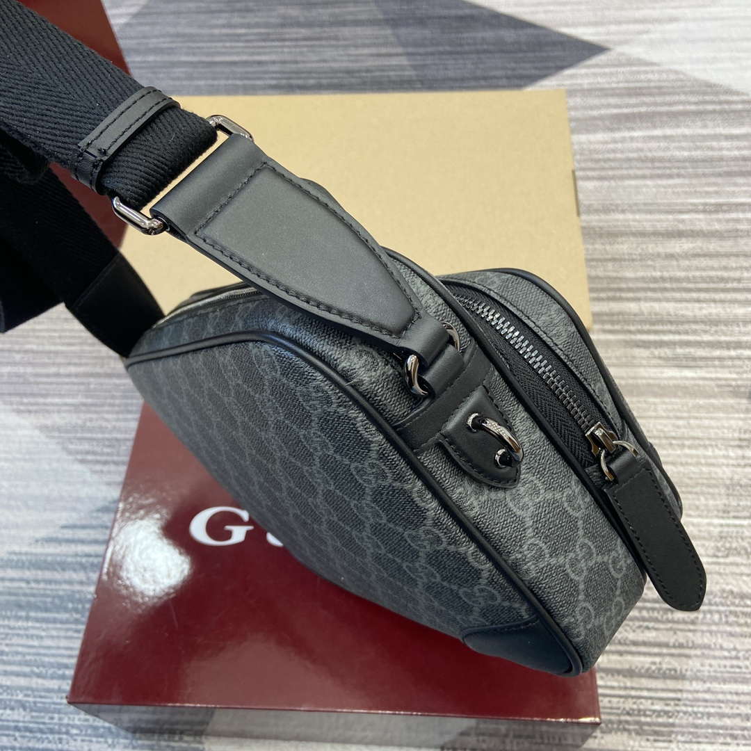 Gucci 821160 GG Emblem medium crossbody bag Black