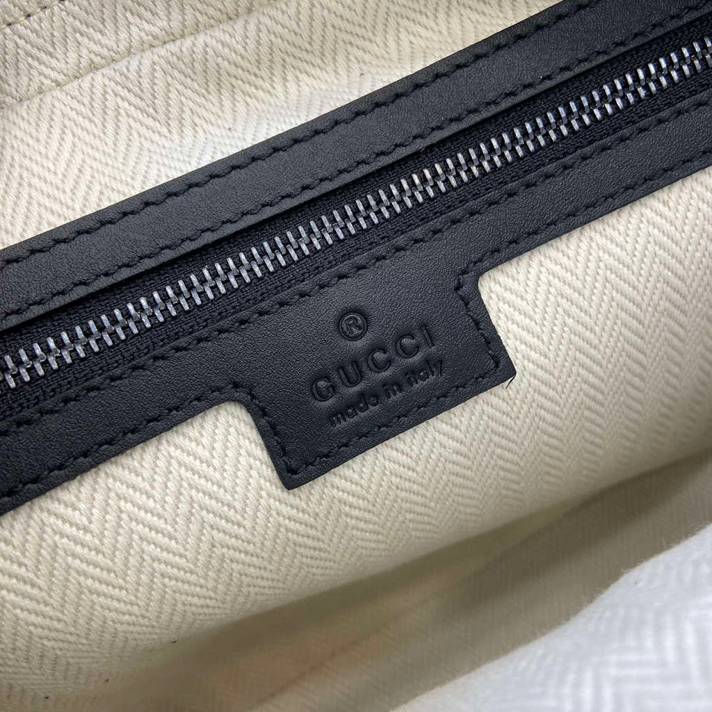 Gucci 821160 GG Emblem medium crossbody bag Black