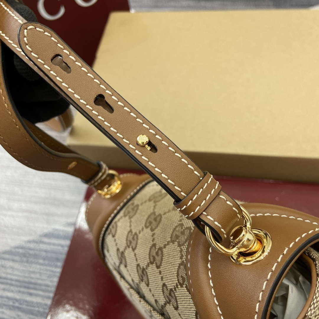 Gucci 815700 Gucci Blondie mini shoulder bag Beige dark brown canvas