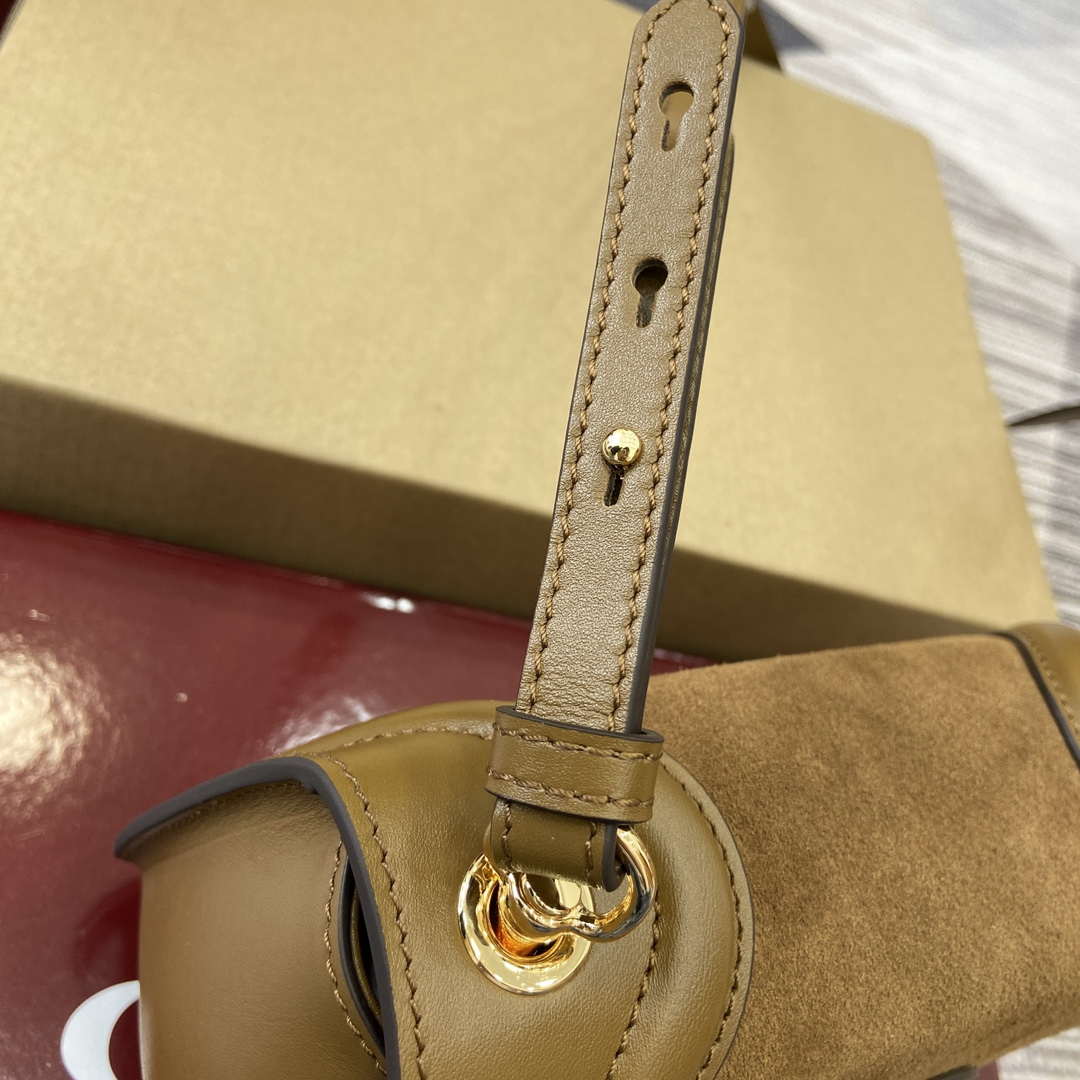 Gucci 815700 Gucci Blondie mini shoulder bag Suede leather Brown
