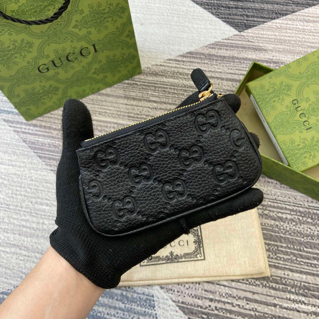 Gucci 815891 GG Emblem Purse wallet Black