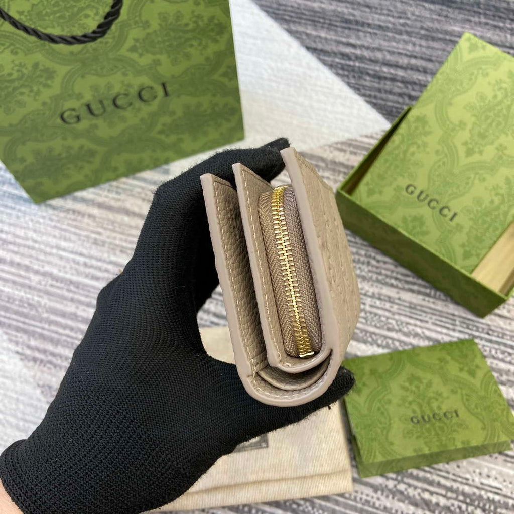 Gucci 815874 GG Emblem Medium wallet Taupe