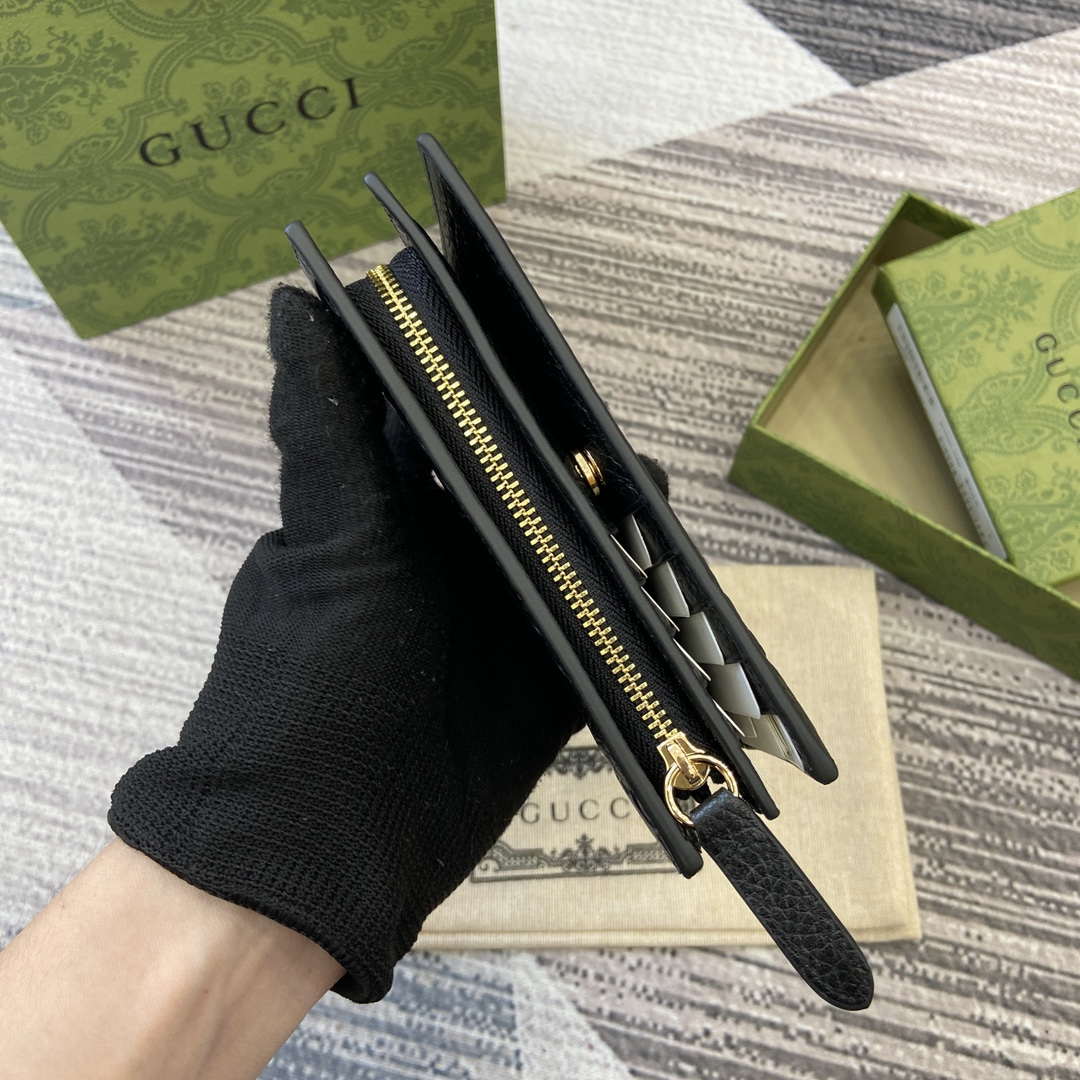 Gucci 815874 GG Emblem Medium wallet Black