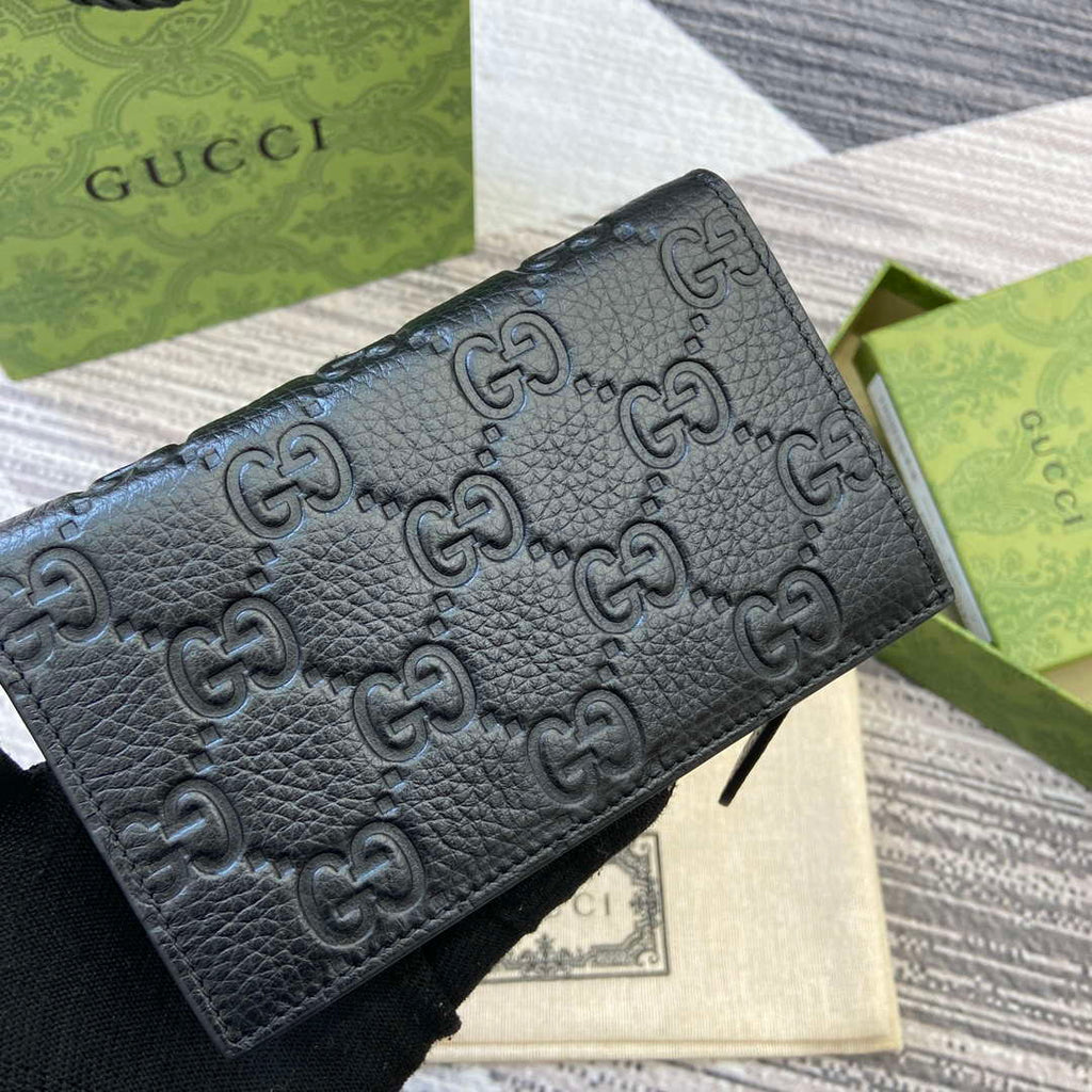 Gucci 815874 GG Emblem Medium wallet Black