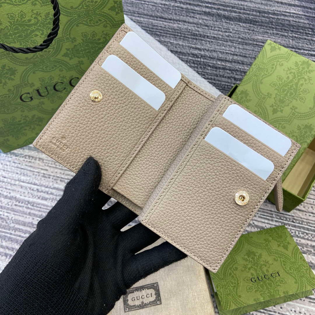 Gucci 815874 GG Emblem Medium wallet Taupe