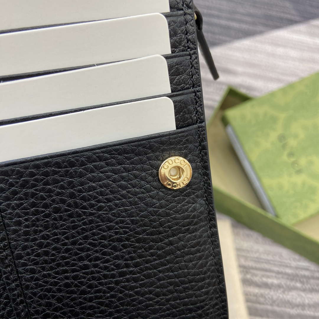 Gucci 815874 GG Emblem Medium wallet Black