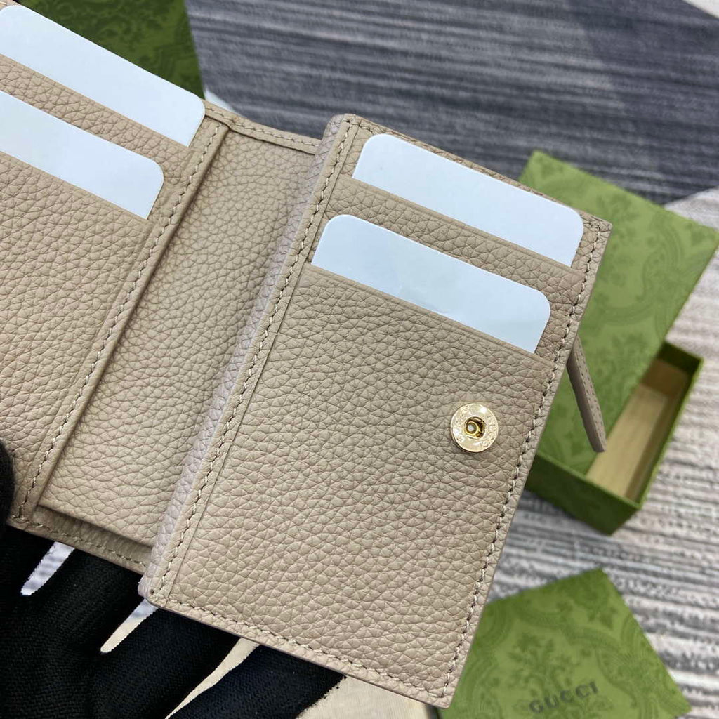 Gucci 815874 GG Emblem Medium wallet Taupe