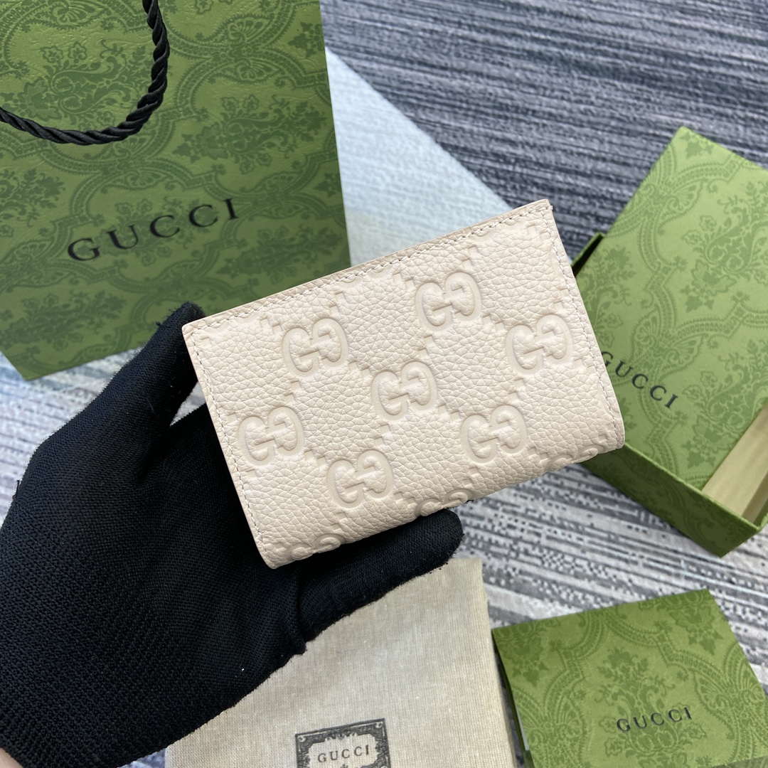 Gucci 815874 GG Emblem Medium wallet Beige
